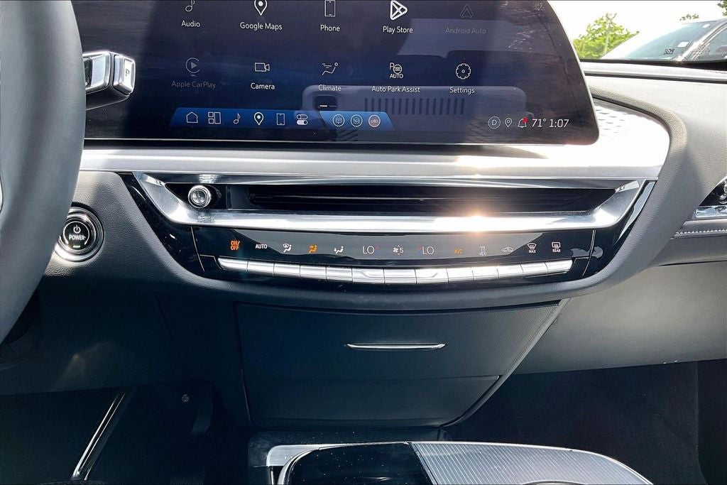2024 Cadillac LYRIQ Luxury 3
