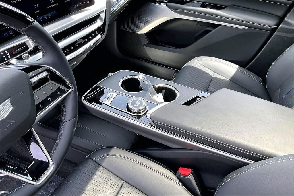 2024 Cadillac LYRIQ Luxury 3