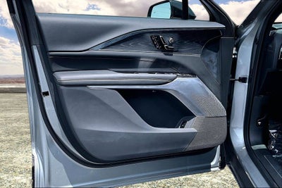 2024 Cadillac LYRIQ Luxury 3