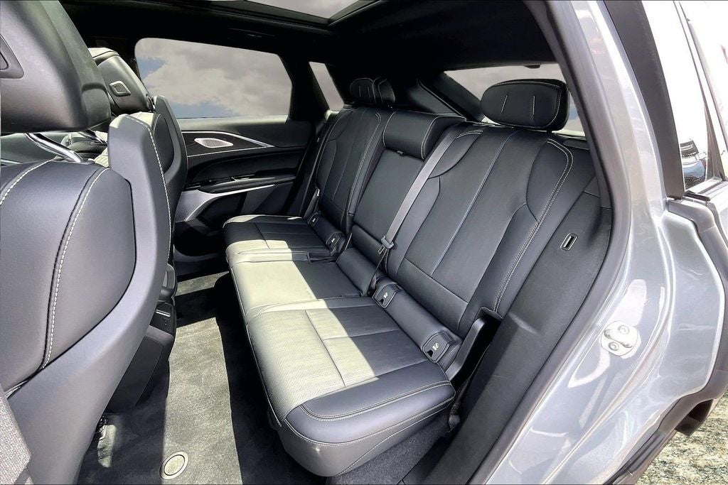 2024 Cadillac LYRIQ Luxury 3