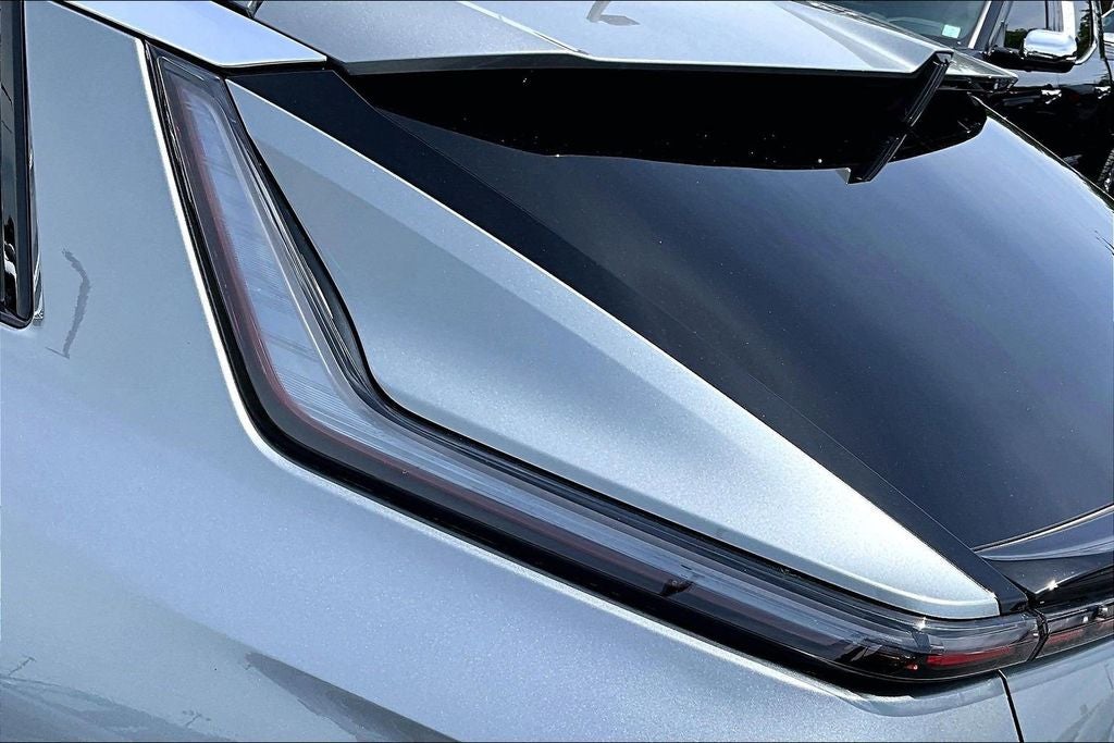 2024 Cadillac LYRIQ Luxury 3