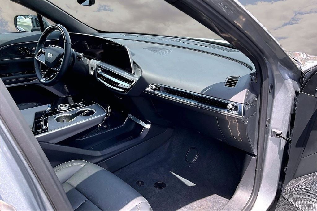 2024 Cadillac LYRIQ Luxury 3