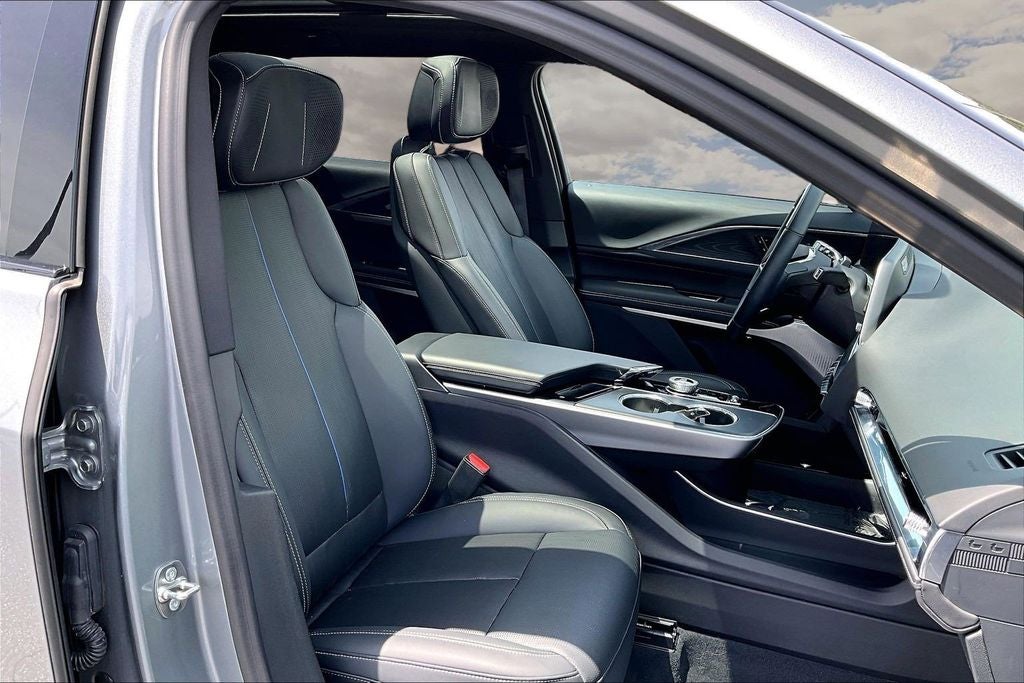 2024 Cadillac LYRIQ Luxury 3