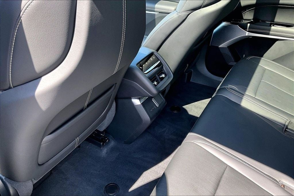 2025 Cadillac LYRIQ Luxury 3