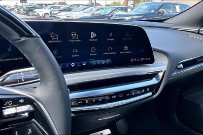 2025 Cadillac LYRIQ Luxury 3