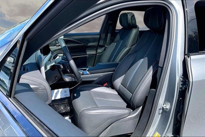 2025 Cadillac LYRIQ Luxury 3