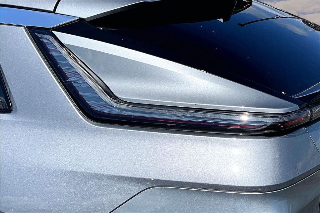 2025 Cadillac LYRIQ Luxury 3