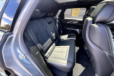2025 Cadillac LYRIQ Luxury 3