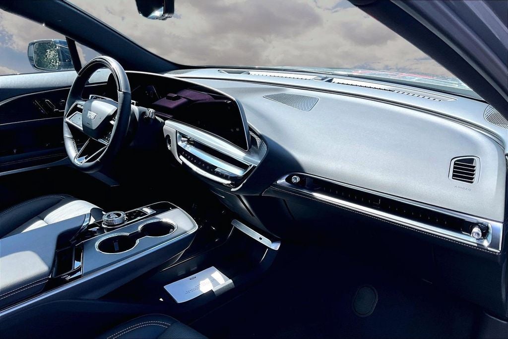2025 Cadillac LYRIQ Luxury 3