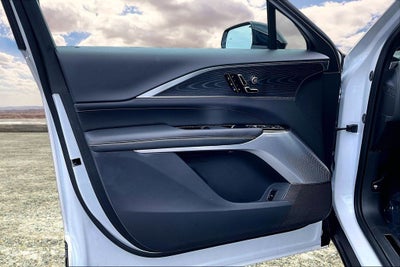 2025 Cadillac LYRIQ Luxury 3