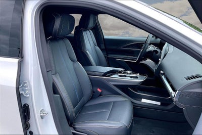 2025 Cadillac LYRIQ Luxury 3