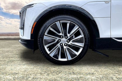 2025 Cadillac LYRIQ Luxury 3