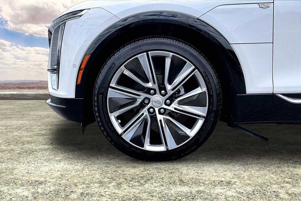 2025 Cadillac LYRIQ Luxury 3