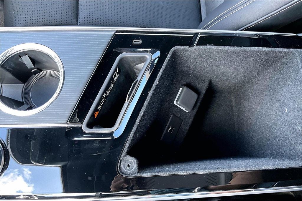 2025 Cadillac LYRIQ Luxury 3