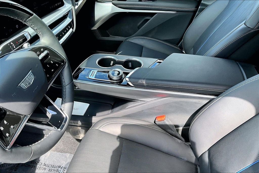 2025 Cadillac LYRIQ Luxury 3