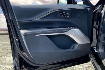 2025 Cadillac LYRIQ Luxury 3