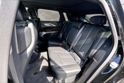 2025 Cadillac LYRIQ Luxury 3