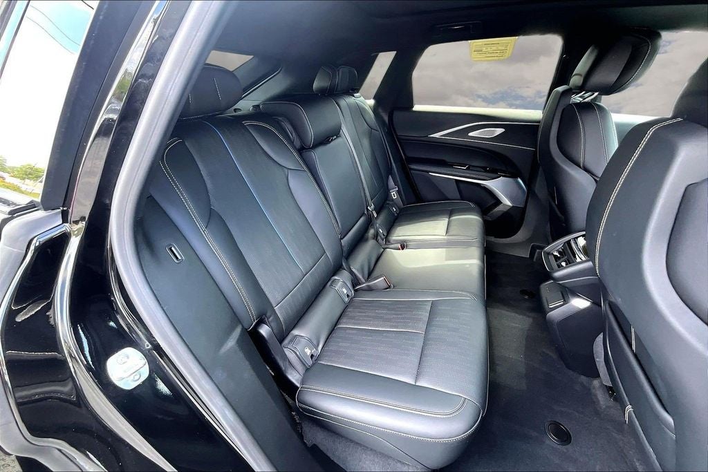 2025 Cadillac LYRIQ Luxury 3