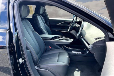 2025 Cadillac LYRIQ Luxury 3