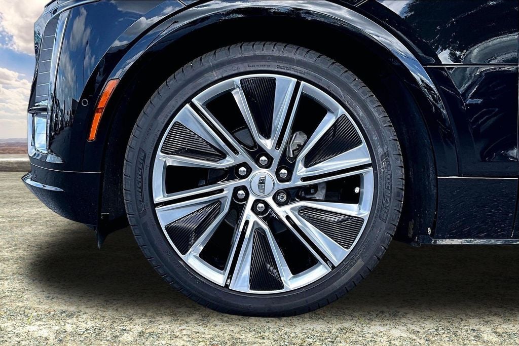 2025 Cadillac LYRIQ Luxury 3
