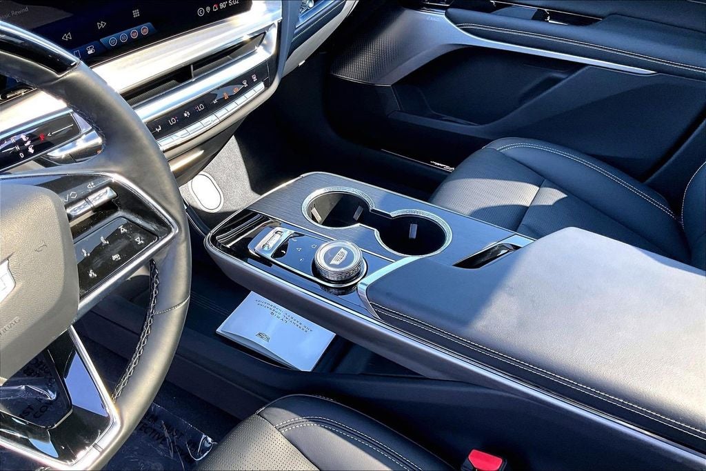 2025 Cadillac LYRIQ Luxury 3