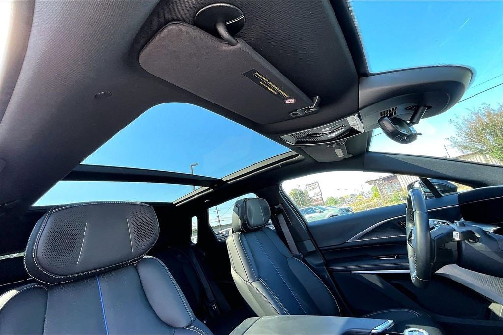 2025 Cadillac LYRIQ Luxury 3