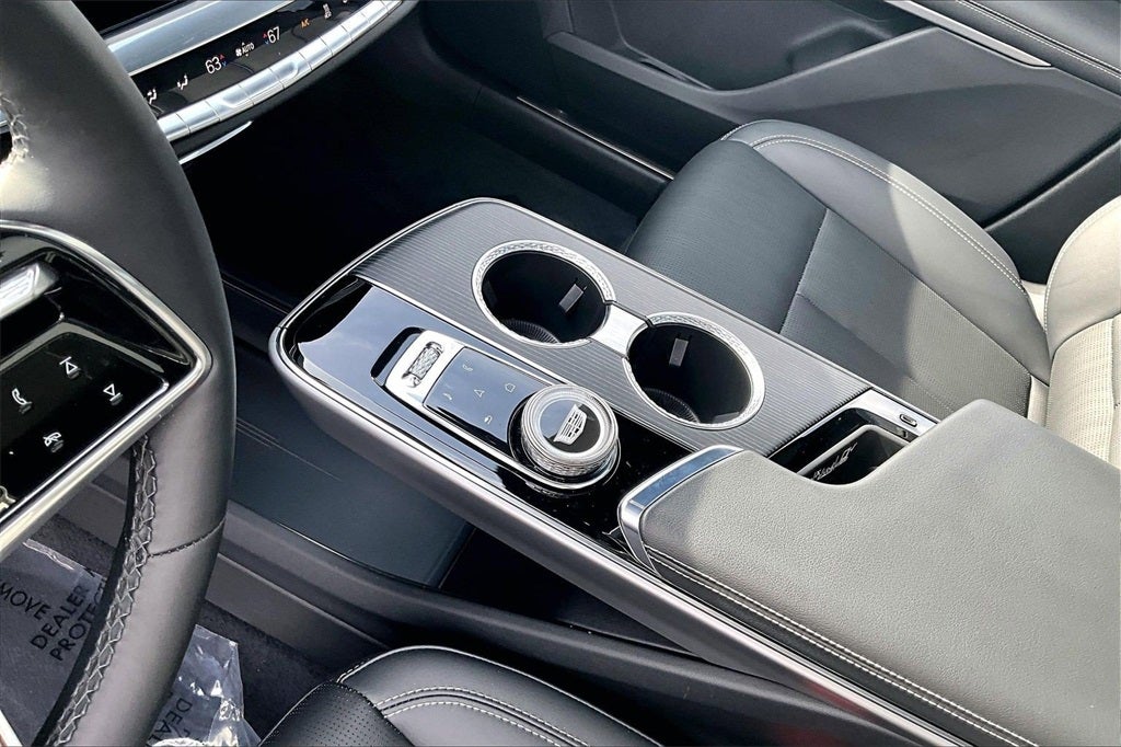 2024 Cadillac LYRIQ Sport 2