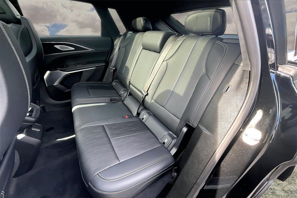 2024 Cadillac LYRIQ Sport 2