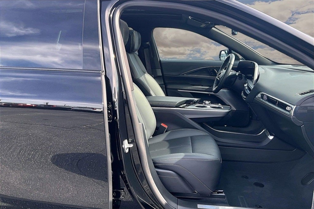 2024 Cadillac LYRIQ Sport 2