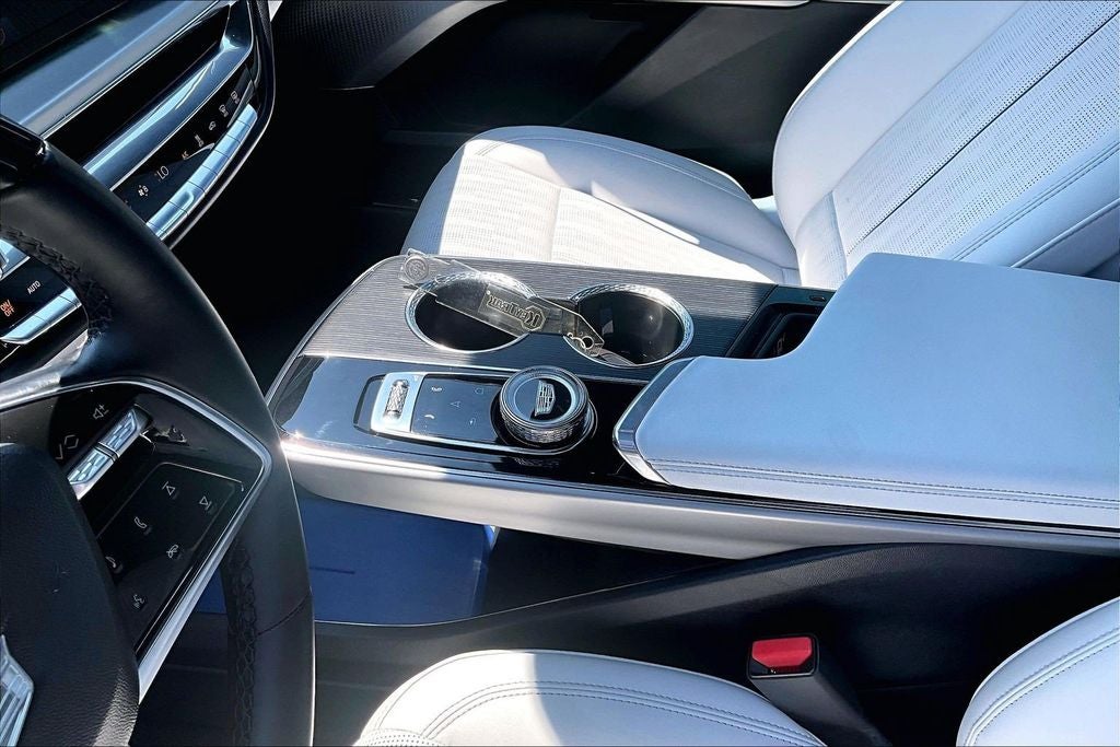 2024 Cadillac LYRIQ Sport 2