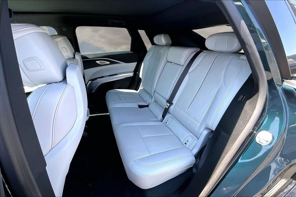 2024 Cadillac LYRIQ Sport 2