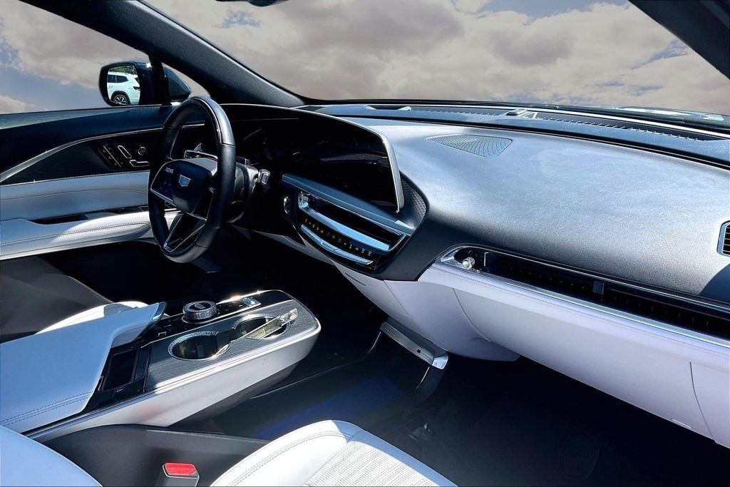 2024 Cadillac LYRIQ Sport 2