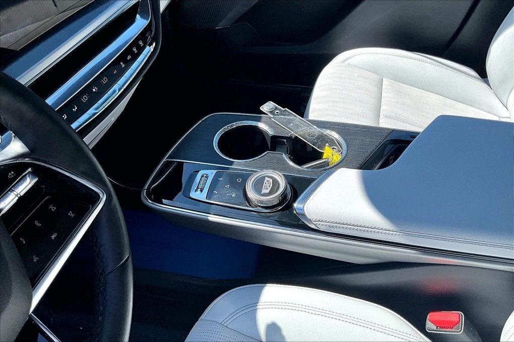 2024 Cadillac LYRIQ Sport 2