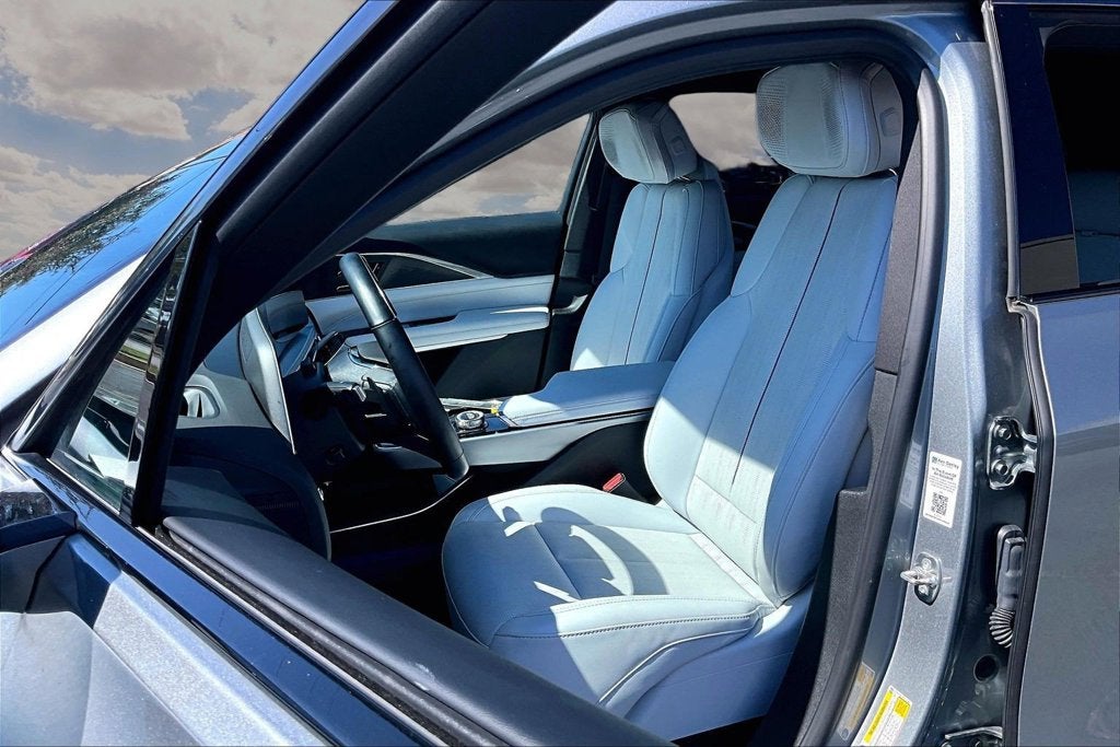 2024 Cadillac LYRIQ Sport 2