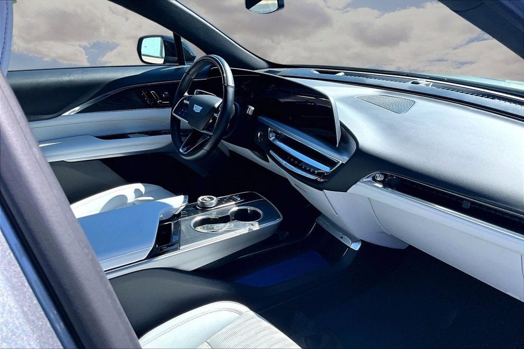2024 Cadillac LYRIQ Sport 2