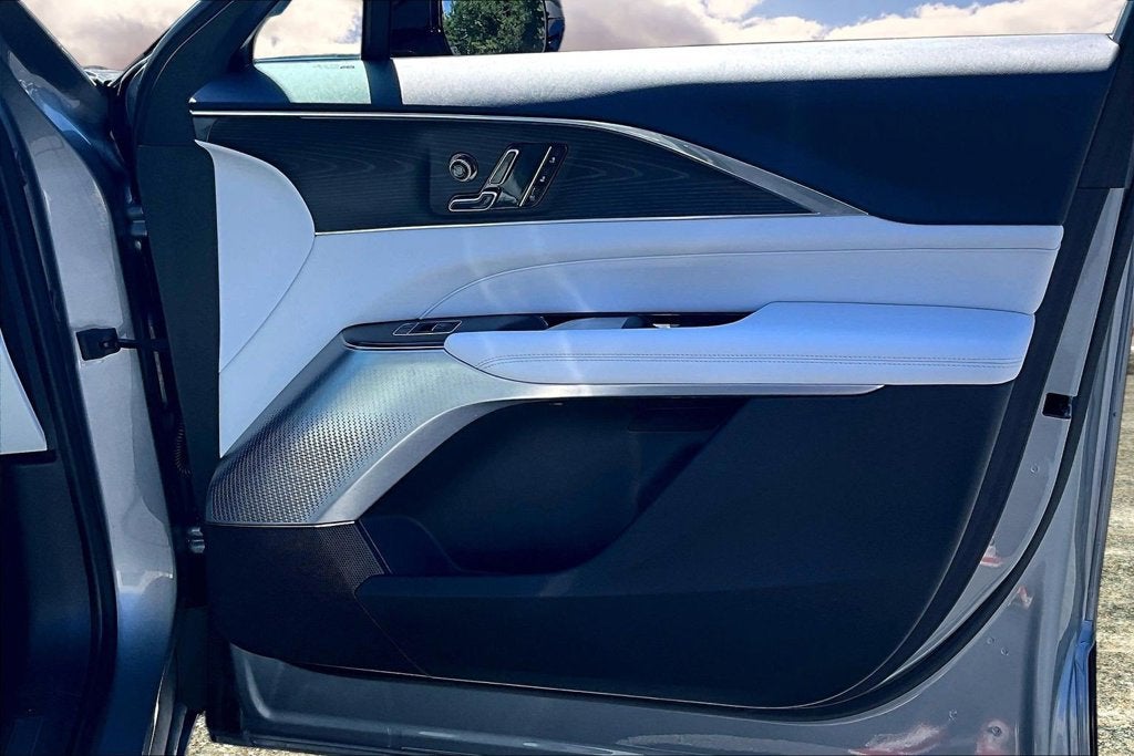 2024 Cadillac LYRIQ Sport 2