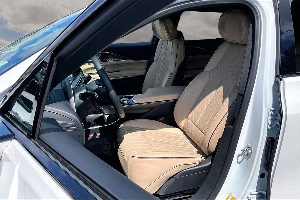 2024 Cadillac LYRIQ Sport 3