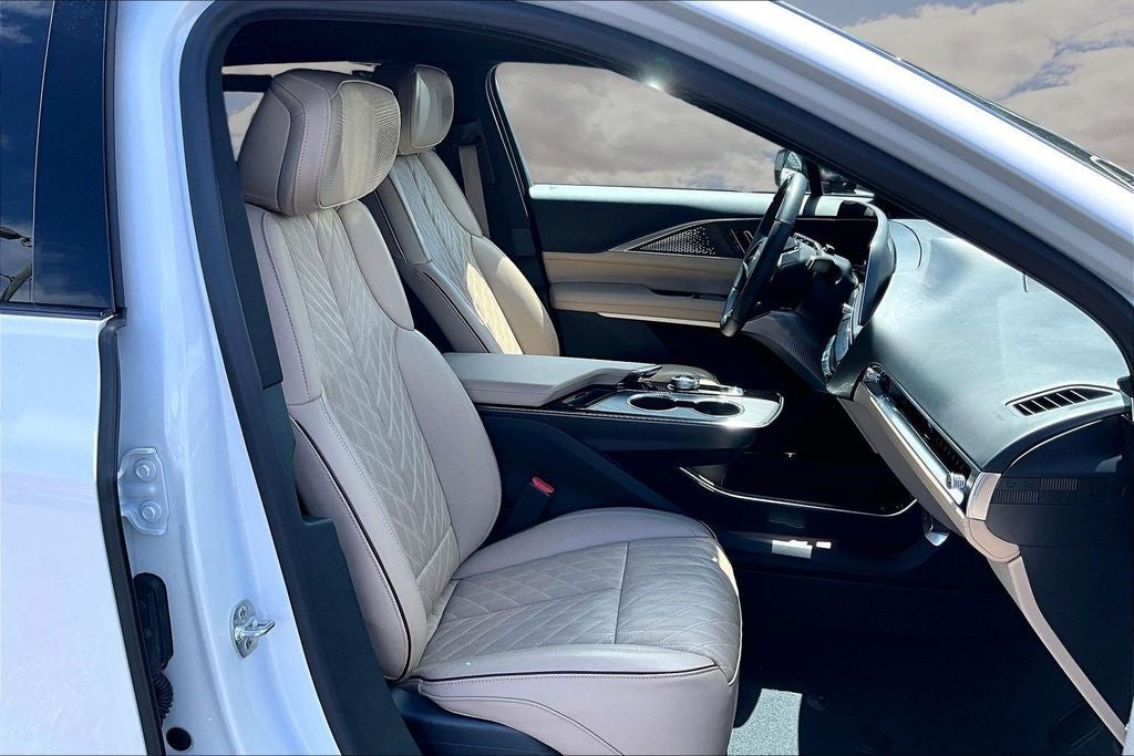 2024 Cadillac LYRIQ Sport 3