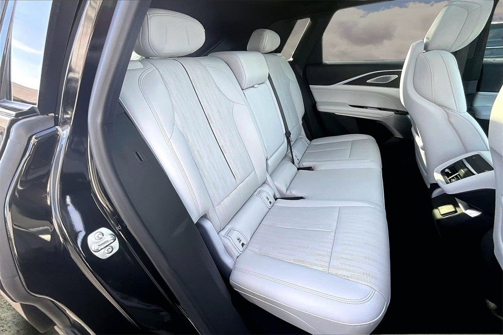 2024 Cadillac LYRIQ Sport 3