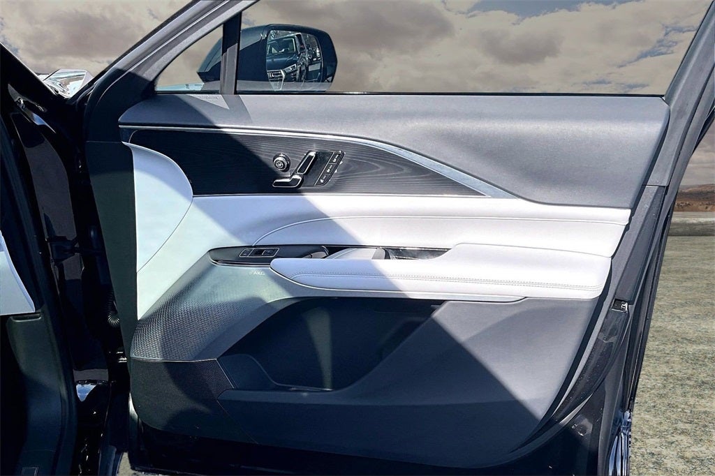 2024 Cadillac LYRIQ Sport 3