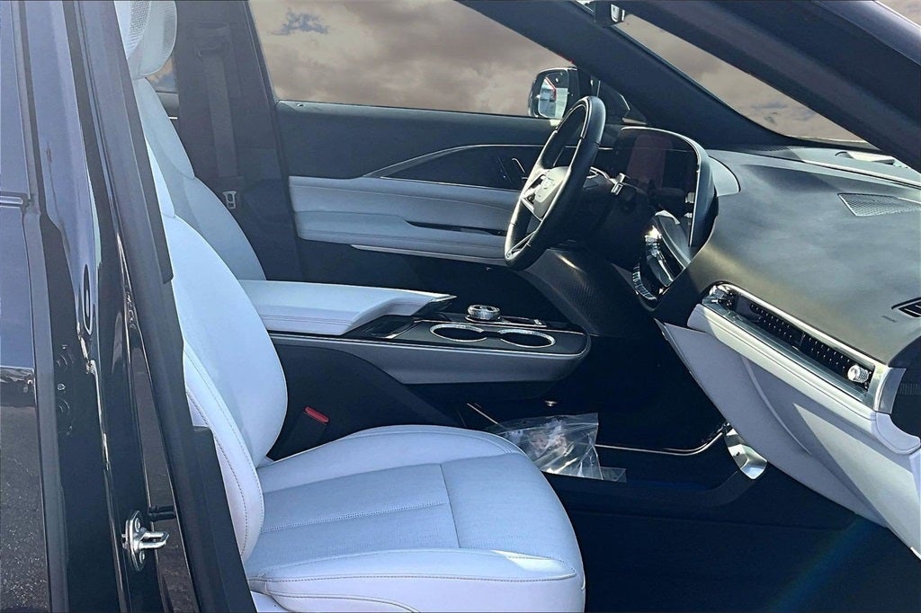 2024 Cadillac LYRIQ Sport 3