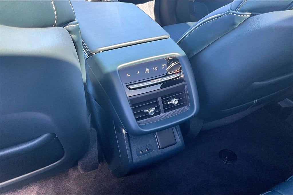 2024 Cadillac LYRIQ Sport 3