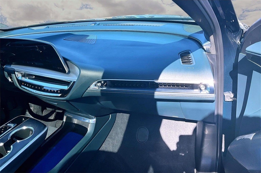 2024 Cadillac LYRIQ Sport 3