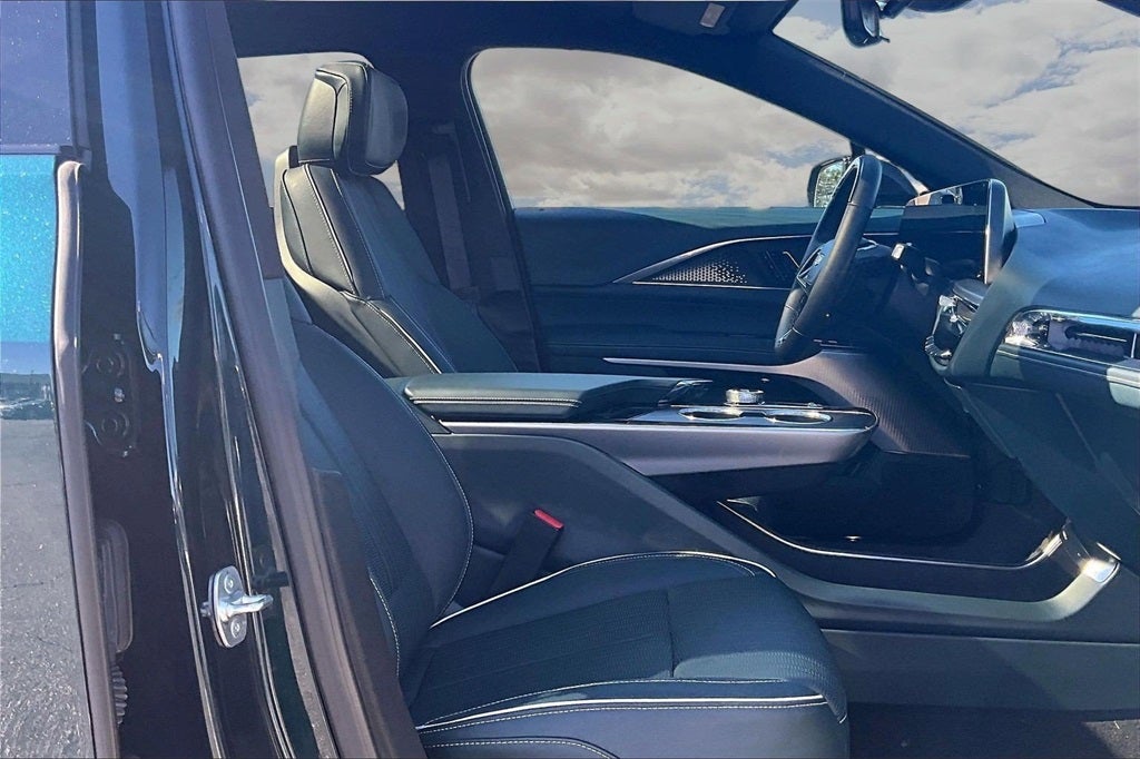 2024 Cadillac LYRIQ Sport 3