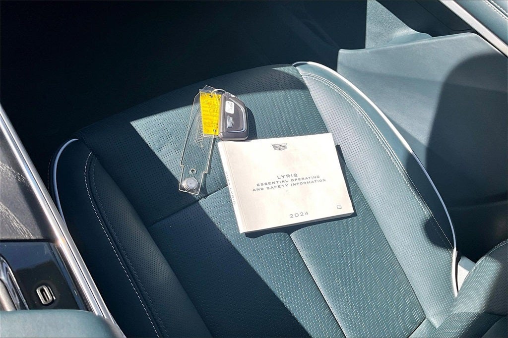 2024 Cadillac LYRIQ Sport 3