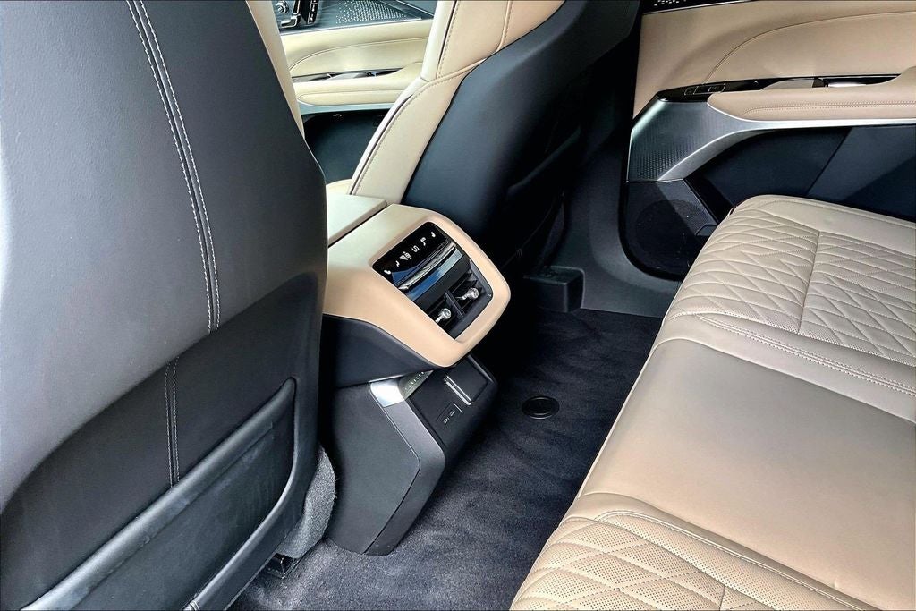 2024 Cadillac LYRIQ Sport 3