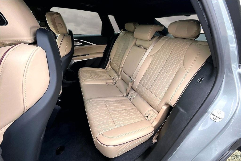 2024 Cadillac LYRIQ Sport 3