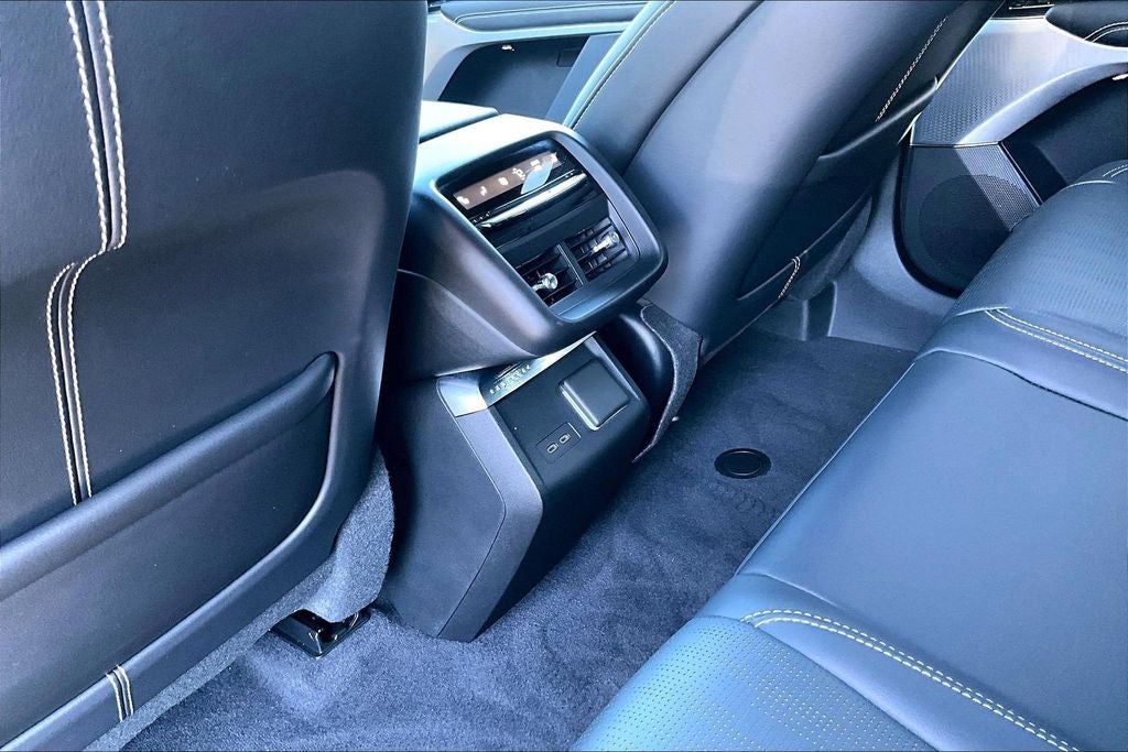 2024 Cadillac LYRIQ Sport 3