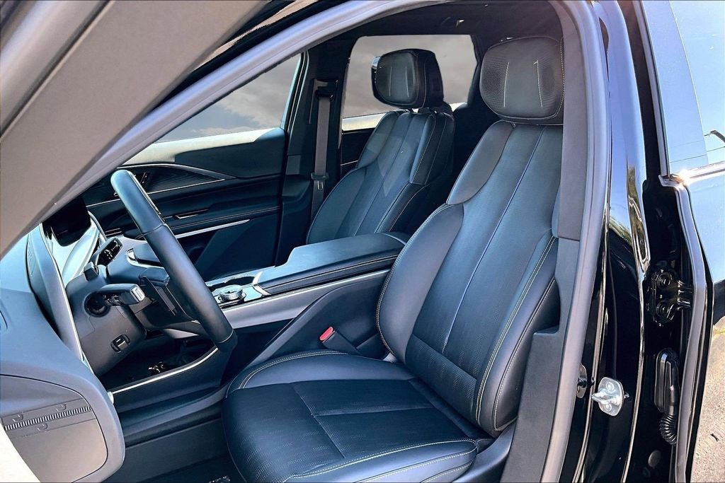 2024 Cadillac LYRIQ Sport 3