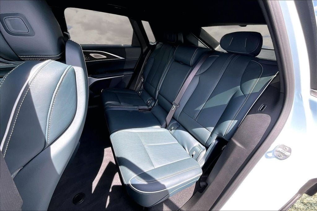 2024 Cadillac LYRIQ Sport 3